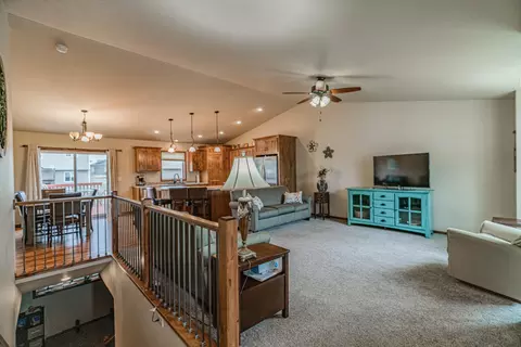 4812 Windsor St, Bismarck, ND 58503 photo 5