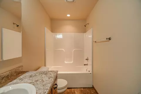 4812 Windsor St, Bismarck, ND 58503 photo 30