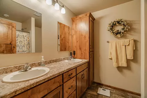 4812 Windsor St, Bismarck, ND 58503 photo 24
