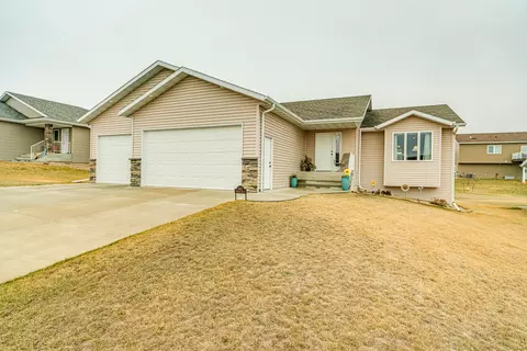 4812 Windsor St, Bismarck, ND 58503 photo 3