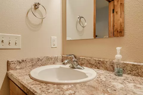 4812 Windsor St, Bismarck, ND 58503 photo 25