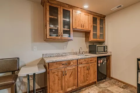 4812 Windsor St, Bismarck, ND 58503 photo 45