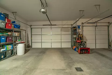 4812 Windsor St, Bismarck, ND 58503 photo 40