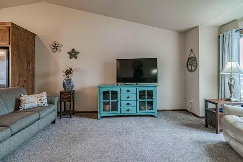 4812 Windsor St, Bismarck, ND 58503 photo 9