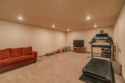 4812 Windsor St, Bismarck, ND 58503 photo 48