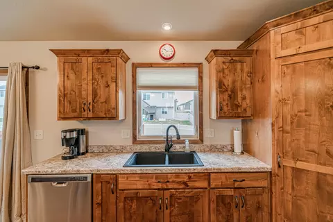 4812 Windsor St, Bismarck, ND 58503 photo 15