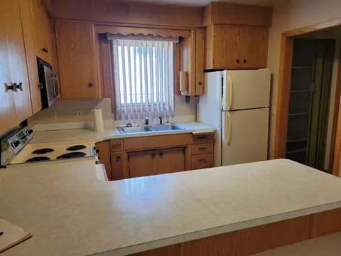 804 N 29th St, Bismarck, ND 58501 photo 5