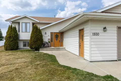 1930 Oregon Dr, Bismarck, ND 58503 photo 2
