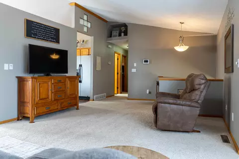 1930 Oregon Dr, Bismarck, ND 58503 photo 9