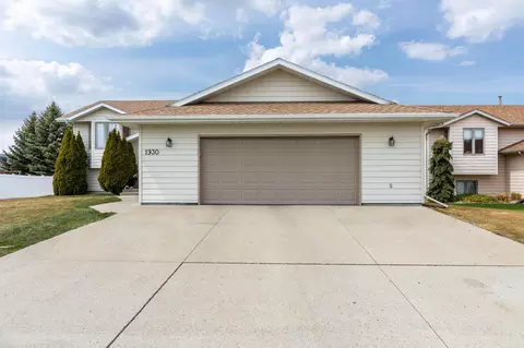 1930 Oregon Dr, Bismarck, ND 58503 photo 3