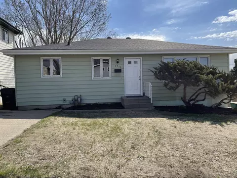 1211 18th St, Bismarck, ND 58501 photo 1