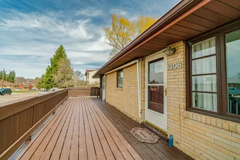 1306 Monte Dr NW, Mandan, ND 58554 photo 4