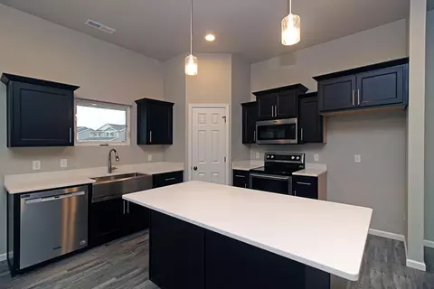 208 Kenner Loop, Bismarck, ND 58504 photo 5
