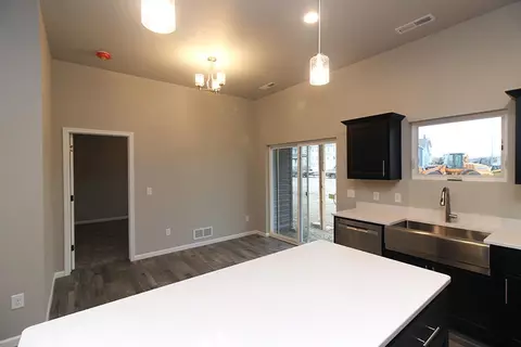 208 Kenner Loop, Bismarck, ND 58504 photo 7