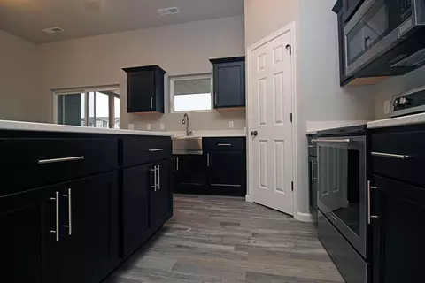 208 Kenner Loop, Bismarck, ND 58504 photo 6