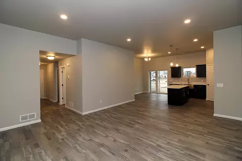 208 Kenner Loop, Bismarck, ND 58504 photo 9