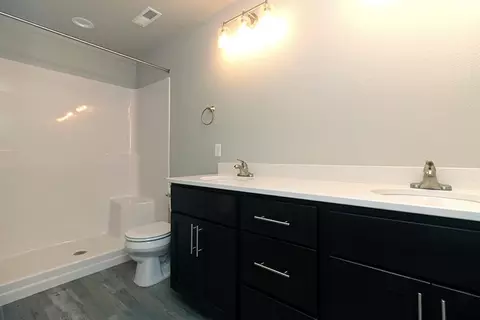 208 Kenner Loop, Bismarck, ND 58504 photo 3