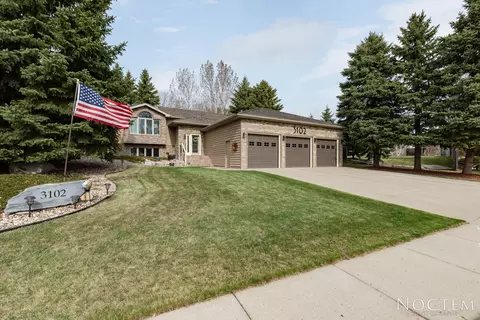 3102 Hackberry St, Bismarck, ND 58503 photo 5