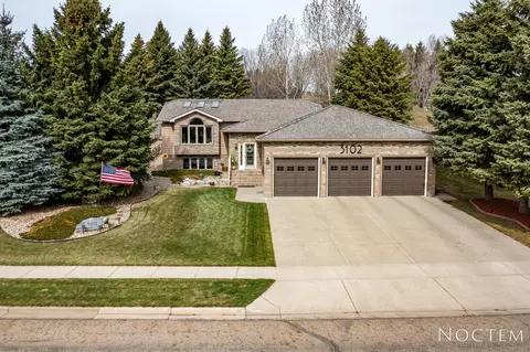 3102 Hackberry St, Bismarck, ND 58503 photo 4