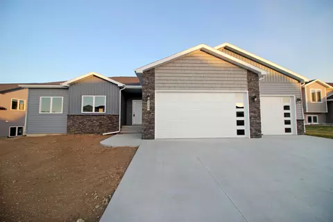 4809 34th Ave NW, Mandan, ND 58554 photo 1
