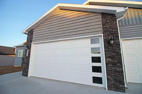4809 34th Ave NW, Mandan, ND 58554 photo 2