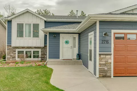 2716 10th Ave SE, Mandan, ND 58554 photo 2