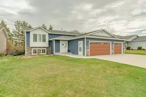 2716 10th Ave SE, Mandan, ND 58554 photo 1