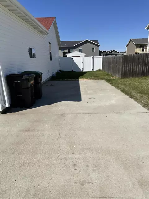 132 Dolan Dr, Lincoln, ND 58504 photo 4