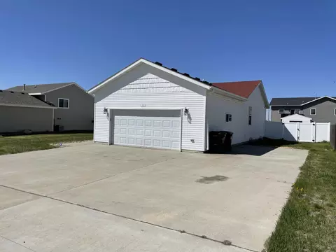 132 Dolan Dr, Lincoln, ND 58504 photo 3