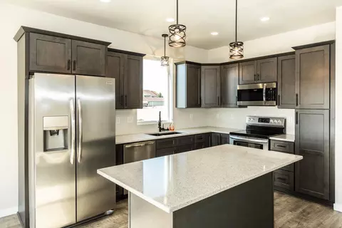 2508 Water Park Loop SE, Mandan, ND 58554 photo 2