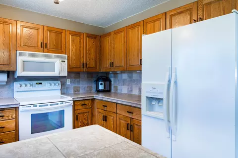 420 E Wachter Ave, Bismarck, ND 58504 photo 3