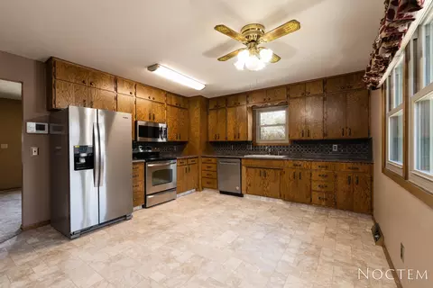 827 Jefferson Ave, Bismarck, ND 58504 photo 5