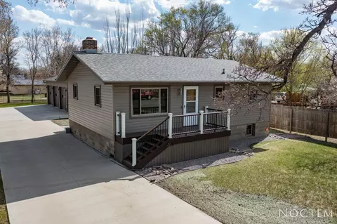 827 Jefferson Ave, Bismarck, ND 58504 photo 2