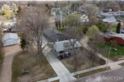 827 Jefferson Ave, Bismarck, ND 58504 photo 1