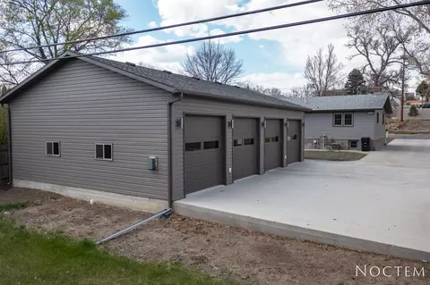 827 Jefferson Ave, Bismarck, ND 58504 photo 3