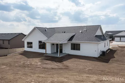 4729 Marsh Hawk Dr, Bismarck, ND 58503 photo 13