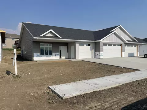 501 Calvert Dr, Bismarck, ND 58503 photo 1