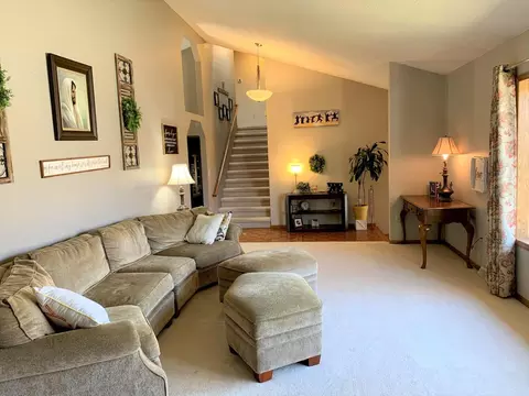 523 Juniper Dr, Bismarck, ND 58503 photo 4