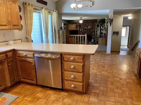 523 Juniper Dr, Bismarck, ND 58503 photo 11