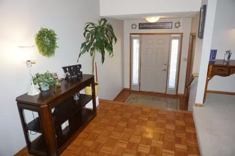 523 Juniper Dr, Bismarck, ND 58503 photo 2