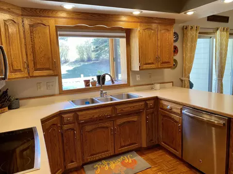 523 Juniper Dr, Bismarck, ND 58503 photo 9