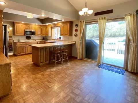 523 Juniper Dr, Bismarck, ND 58503 photo 5
