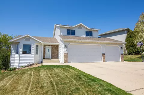 756 Juniper Dr, Bismarck, ND 58503 photo 1