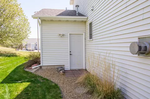 756 Juniper Dr, Bismarck, ND 58503 photo 9
