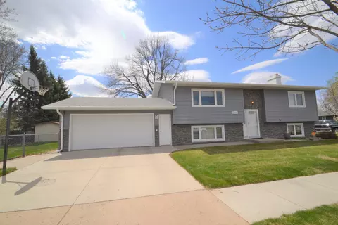 2005 Harmon Ave, Bismarck, ND 58501 photo 3