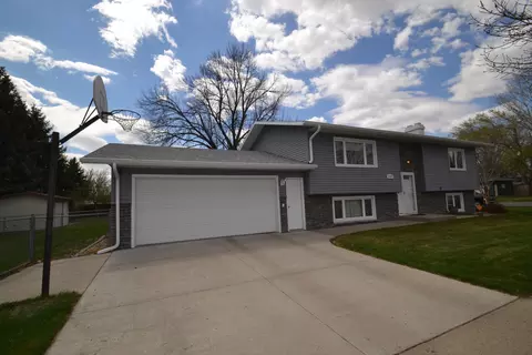 2005 Harmon Ave, Bismarck, ND 58501 photo 2