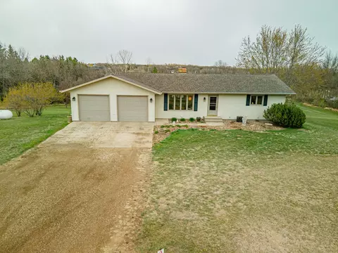 3065 Dublin Dr, Bismarck, ND 58503 photo 2