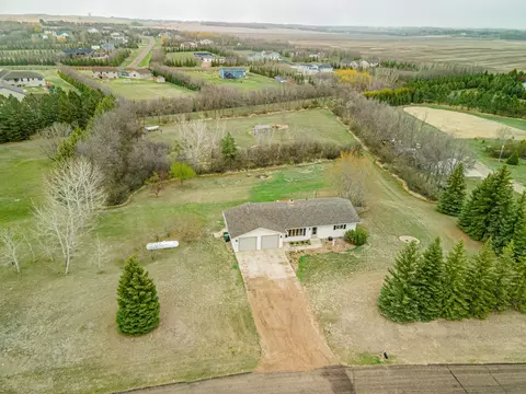 3065 Dublin Dr, Bismarck, ND 58503 photo 1