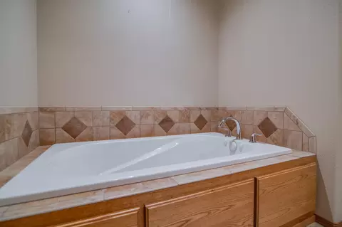 3436 Thunderbird Ln, Bismarck, ND 58503 photo 29
