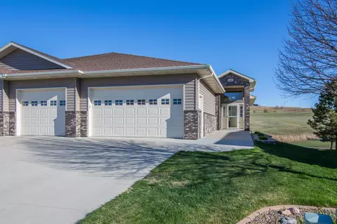 3436 Thunderbird Ln, Bismarck, ND 58503 photo 1